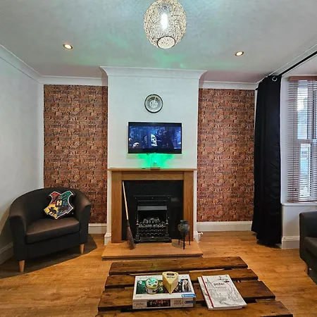 Harry Potter Themed Home In Watford - Free Off-Street Parking Экстерьер фото