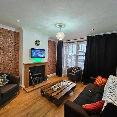 Harry Potter Themed Home In Watford - Free Off-Street Parking Экстерьер фото