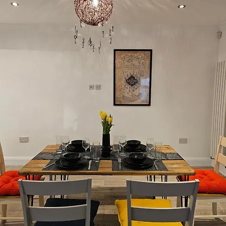 Harry Potter Themed Home In Watford - Free Off-Street Parking Экстерьер фото