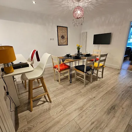 Harry Potter Themed Home In Watford - Free Off-Street Parking Экстерьер фото