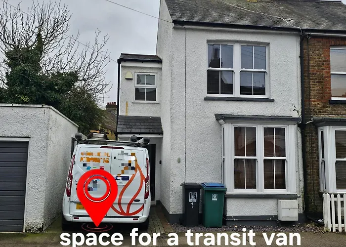 Harry Potter Themed Home In Watford - Free Off-Street Parking