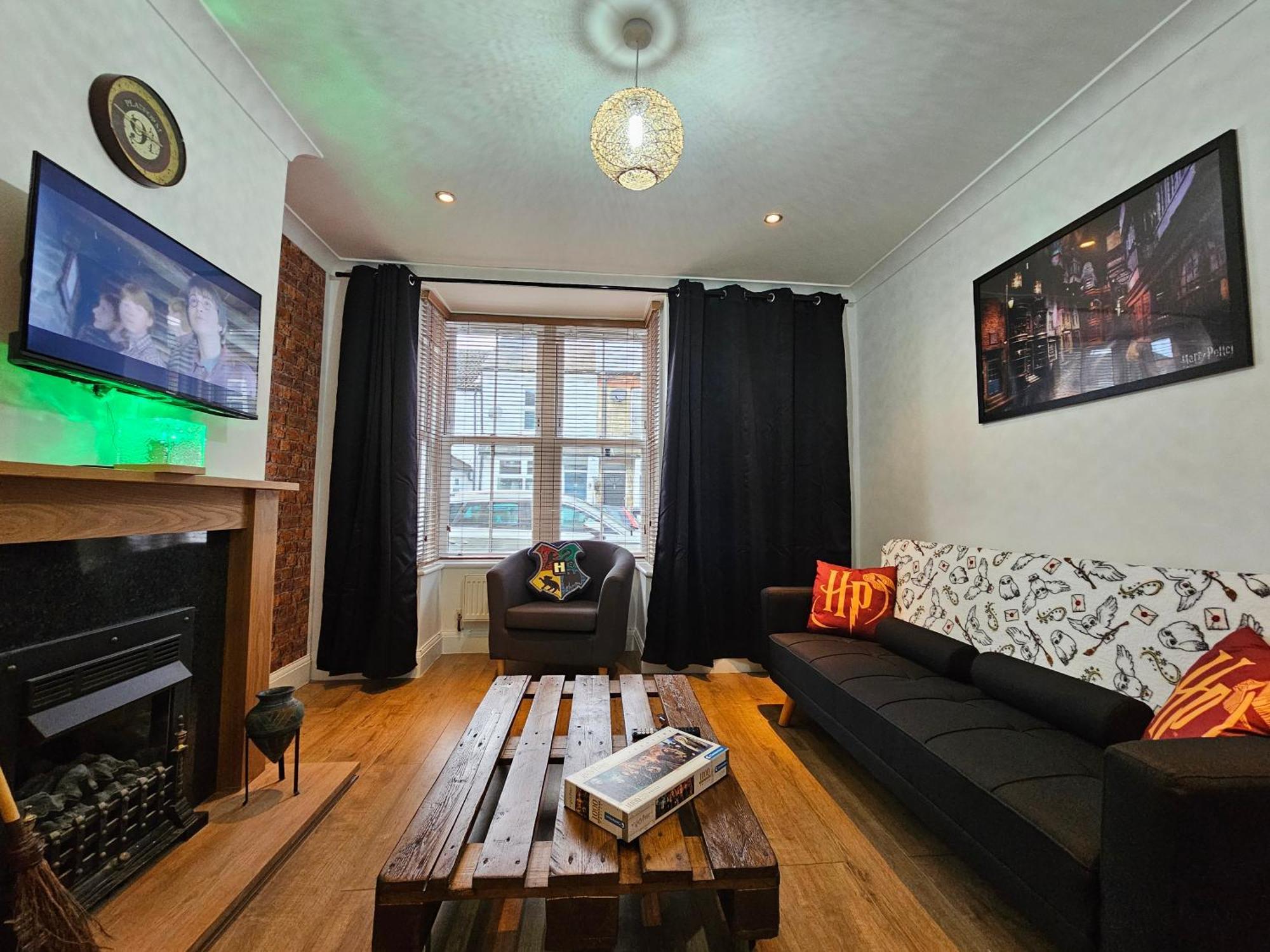 Holiday home Harry Potter Themed In Watford - Free Off-street Parking