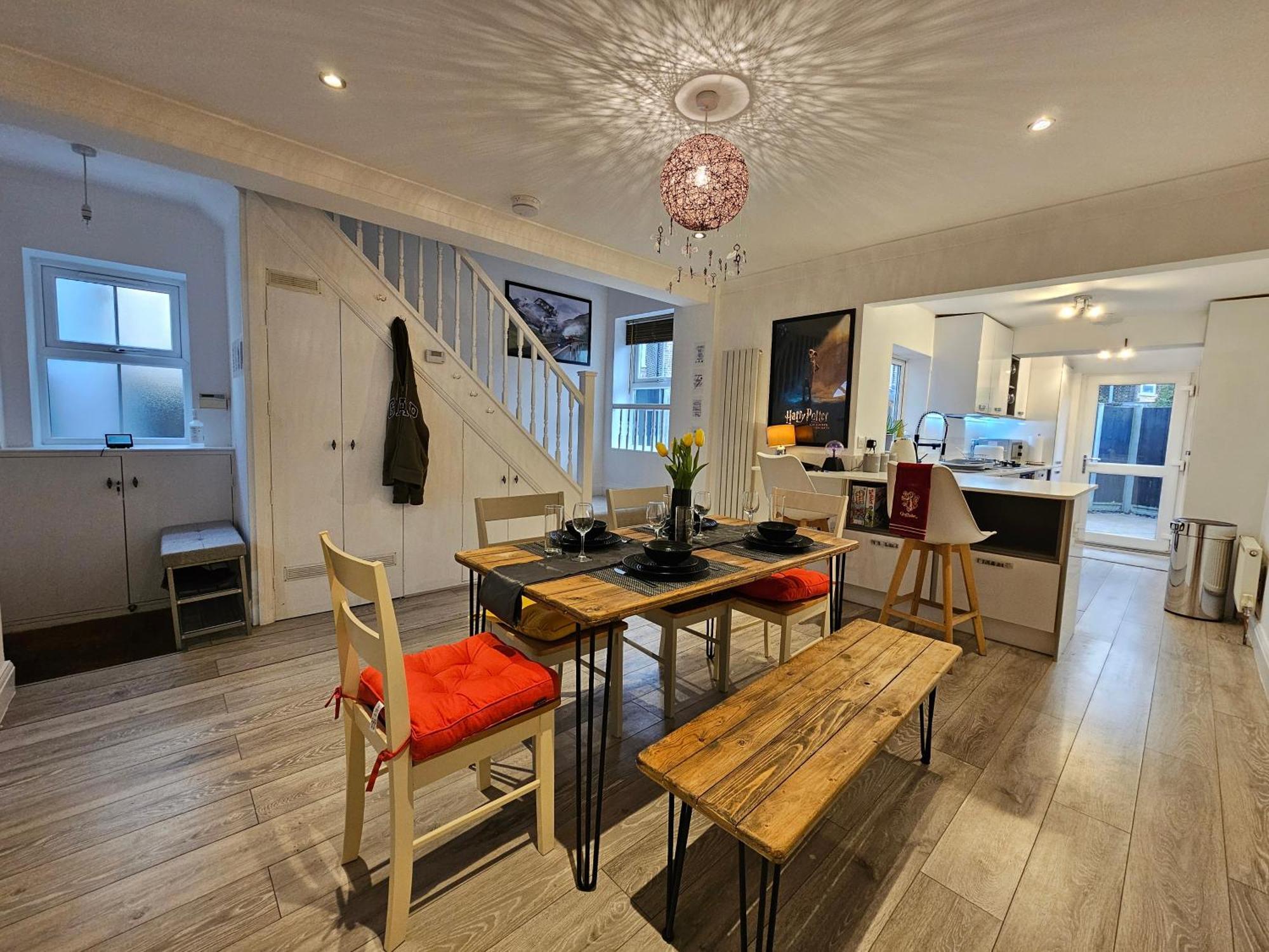 Harry Potter Themed In Watford - Free Off-street Parking Watford (Hertfordshire)