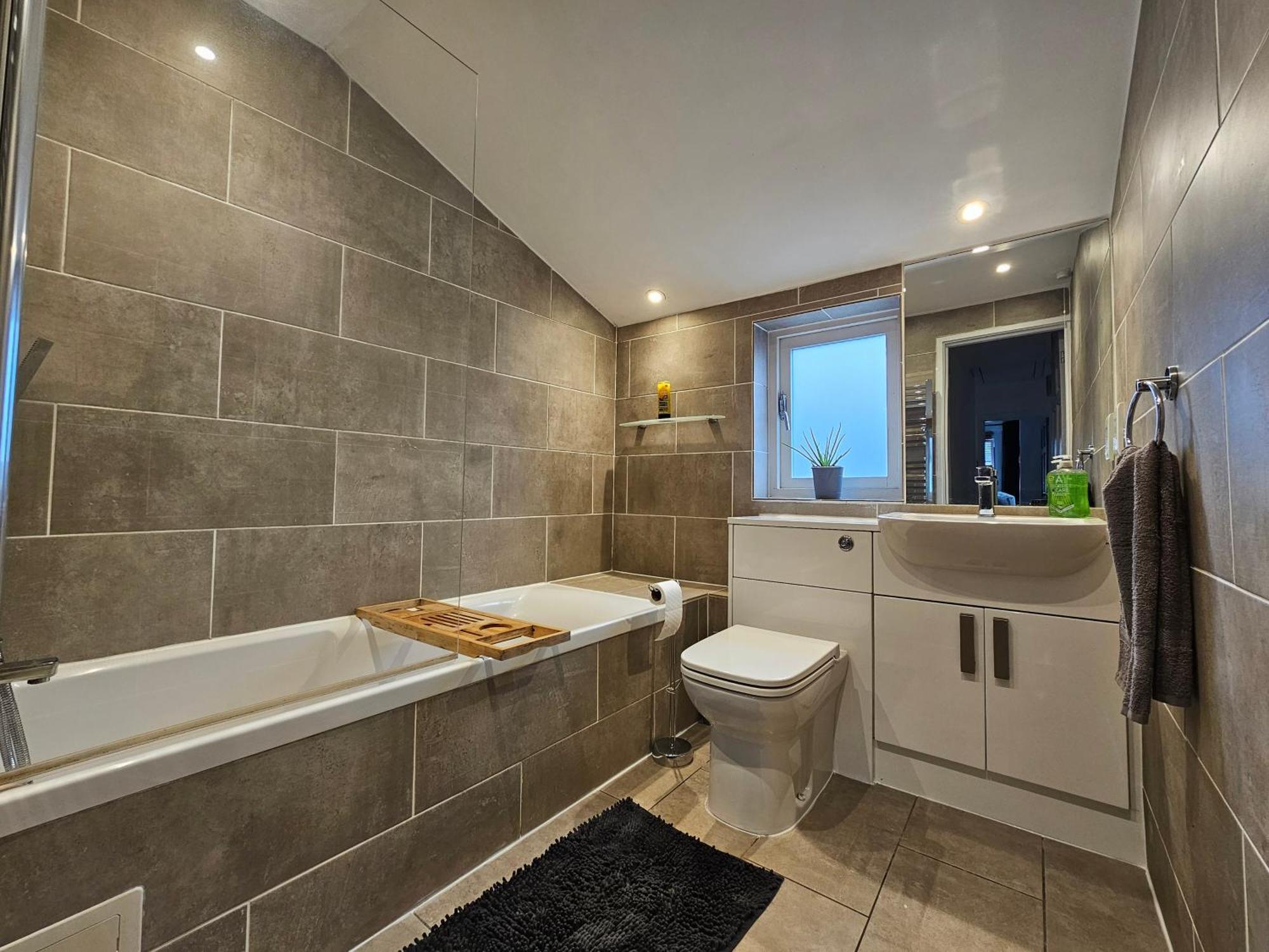 Harry Potter Themed In Watford - Free Off-street Parking * Watford (Hertfordshire)